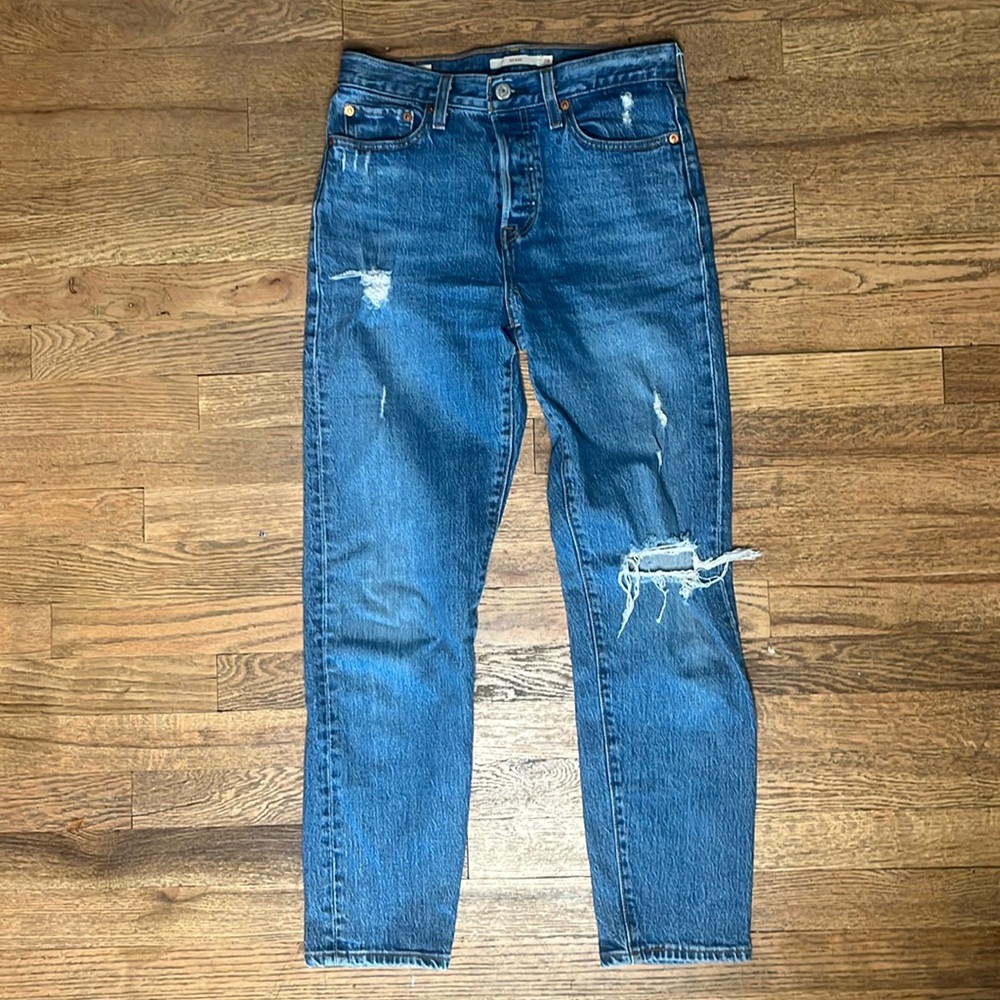 Levis Jeans Womens 26 Wedgie Straight Denim Button Fly Distressed